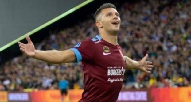 文给场上带 文给场上带